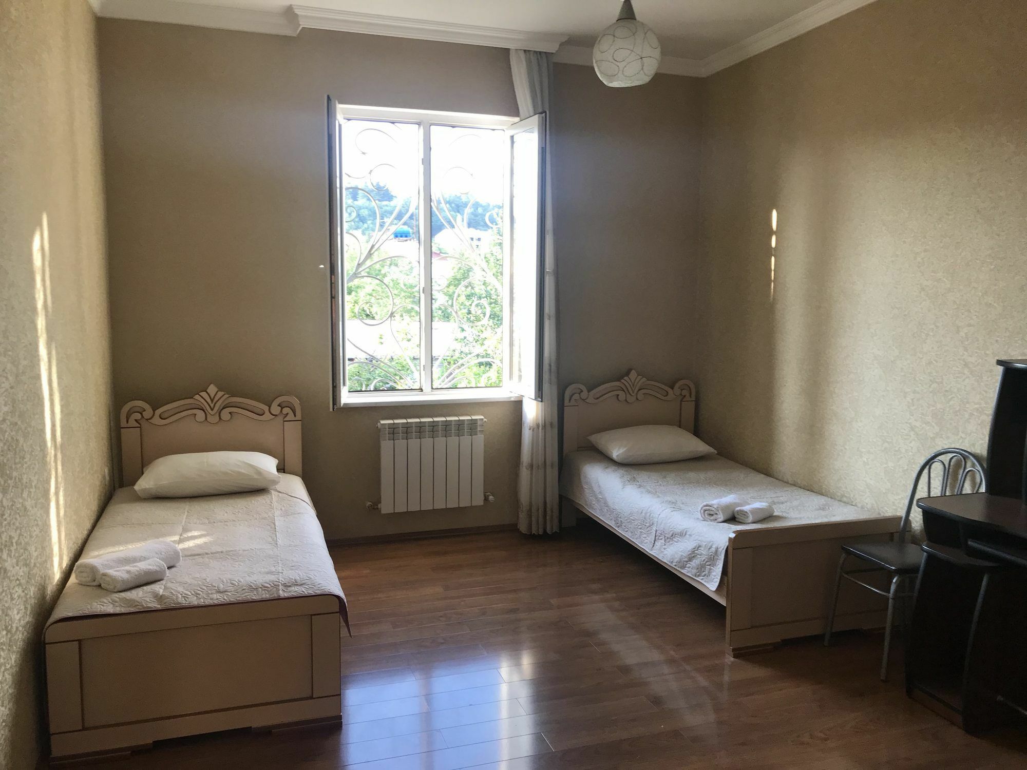 Bajo Guest House Koetaisi Buitenkant foto